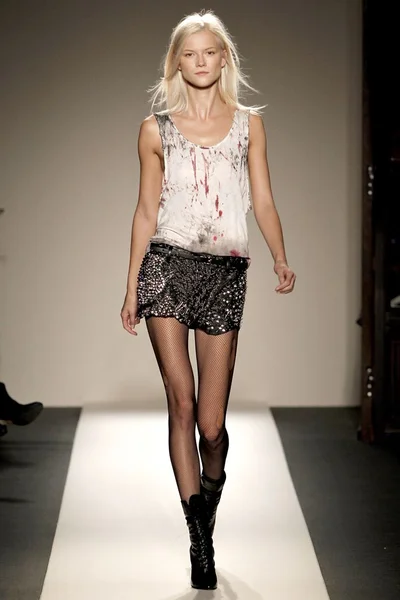 Look 2